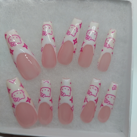 Hello Kitty French Press on Nails - Picture 3 of 6